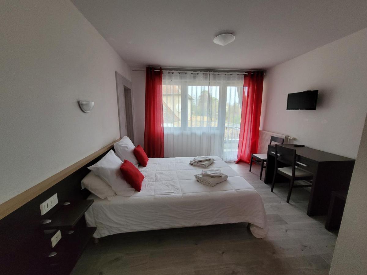Hotel La Croix Blanche Beaurepaire-en-Bresse Zimmer foto